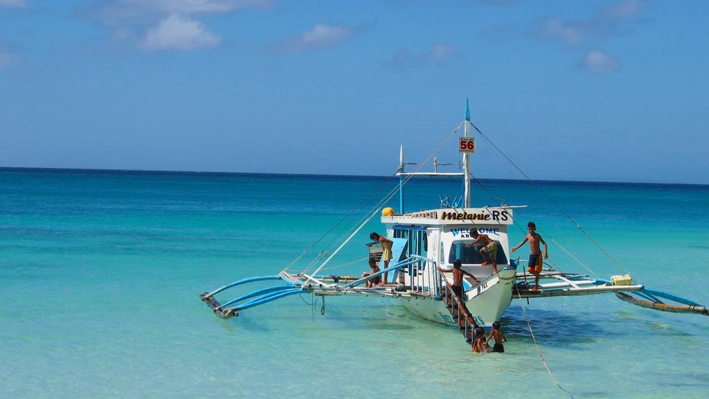 Fridays Boracay Beach Resort Balabag  Экстерьер фото